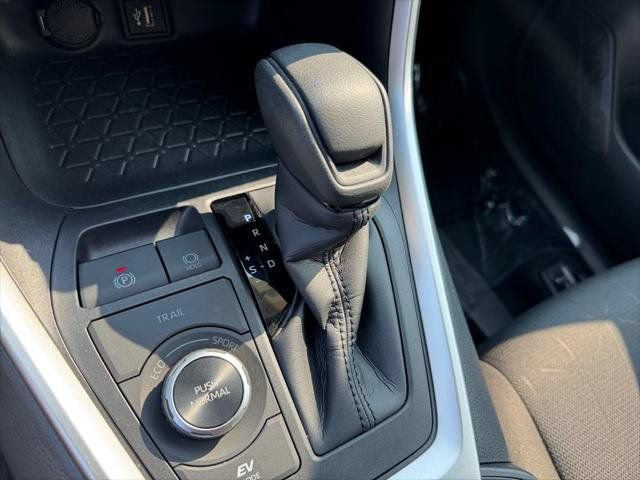 Certified 2025 Toyota RAV4 XLE AWD/4WD image 55