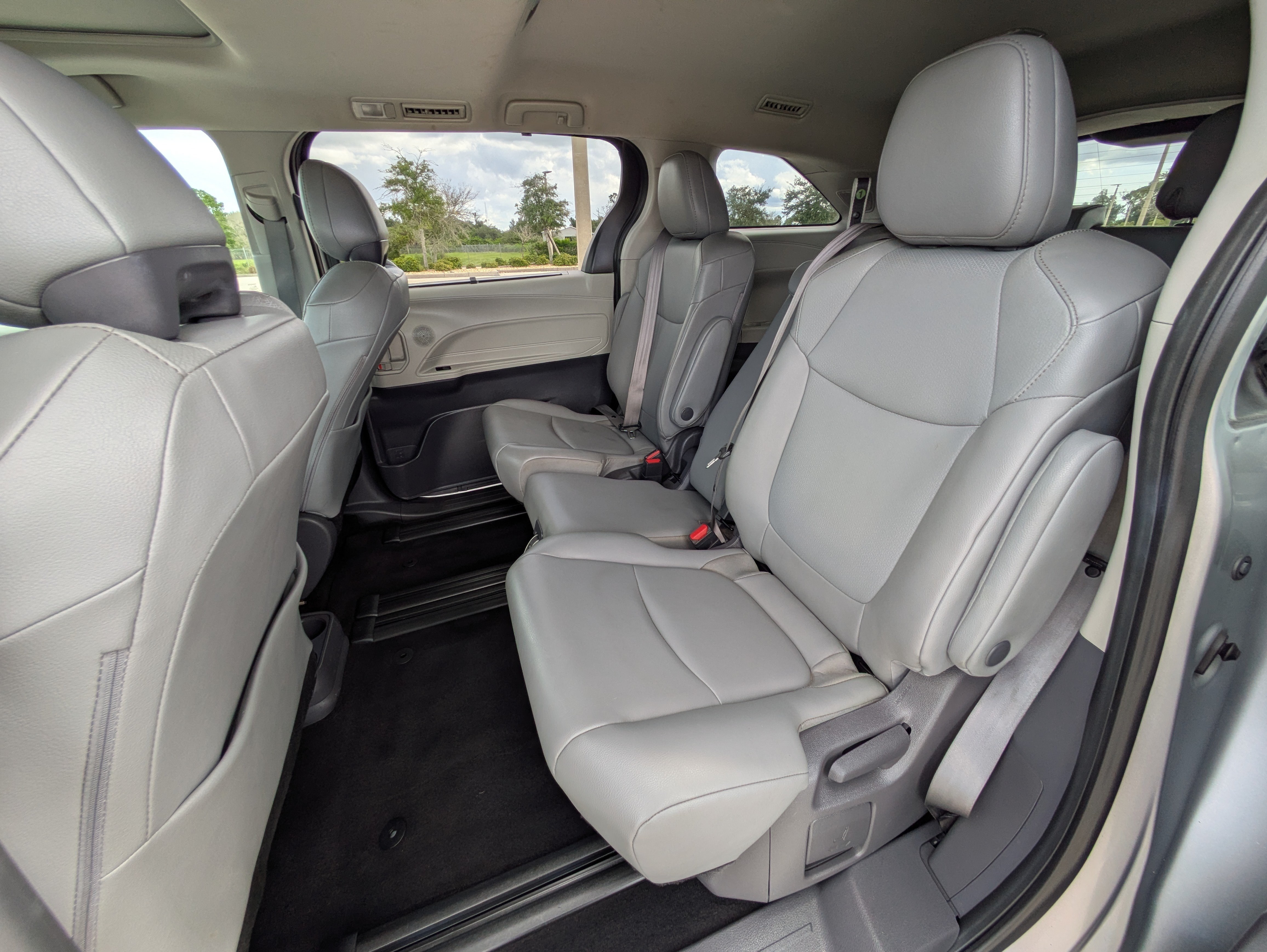 Used 2021 Toyota Sienna XLE w/ XLE Plus Package FWD image 14