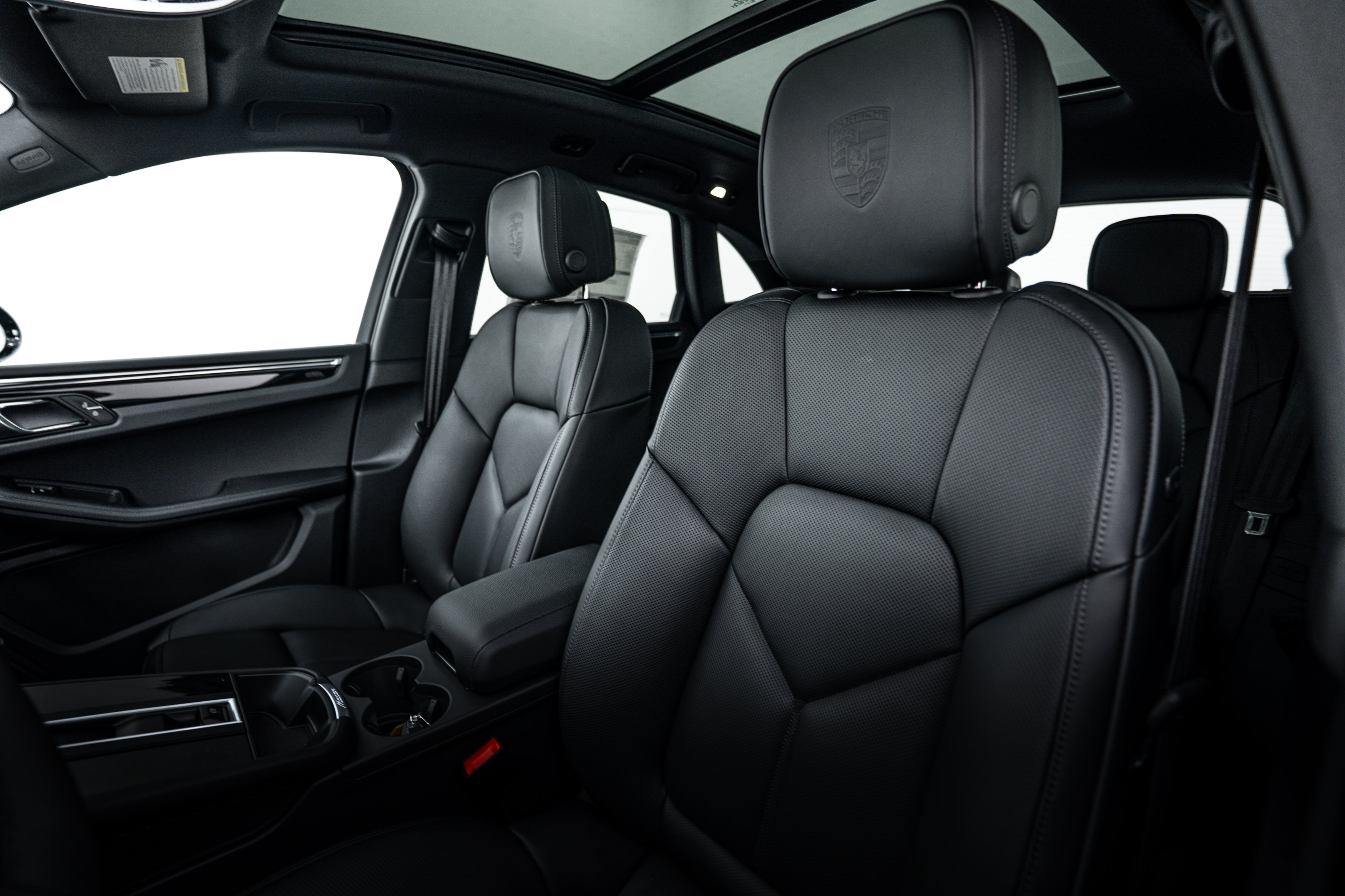 Certified 2026 Porsche Macan AWD/4WD image 19