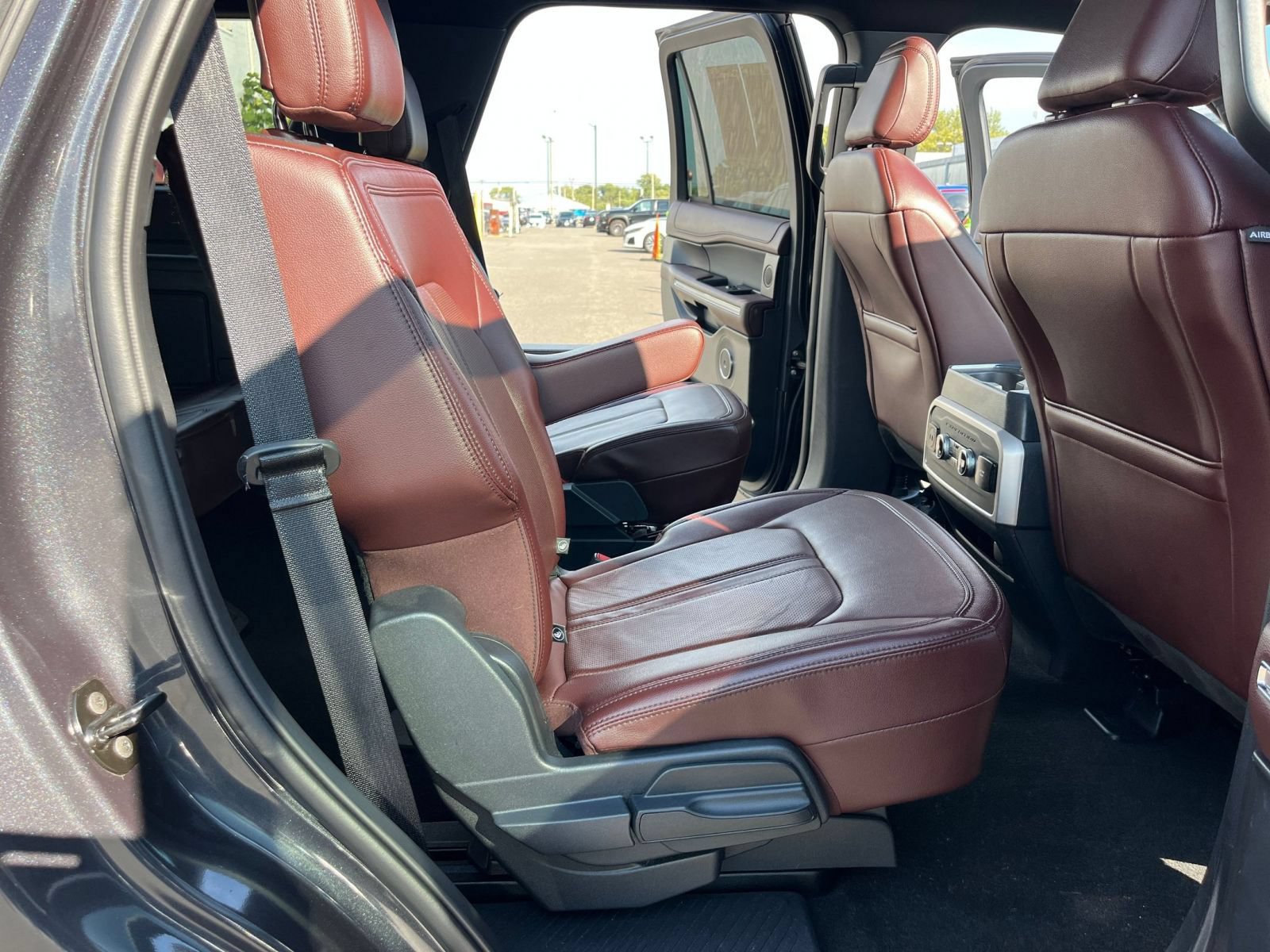 Used 2024 Ford Expedition Limited AWD/4WD image 27