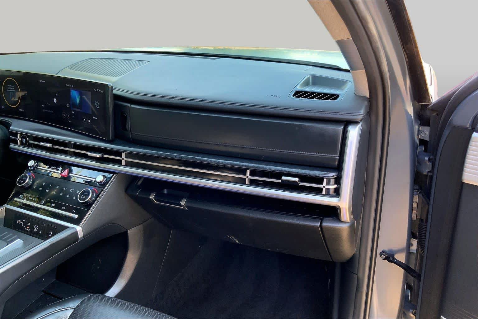 Certified 2024 Hyundai Santa Fe Limited FWD image 18