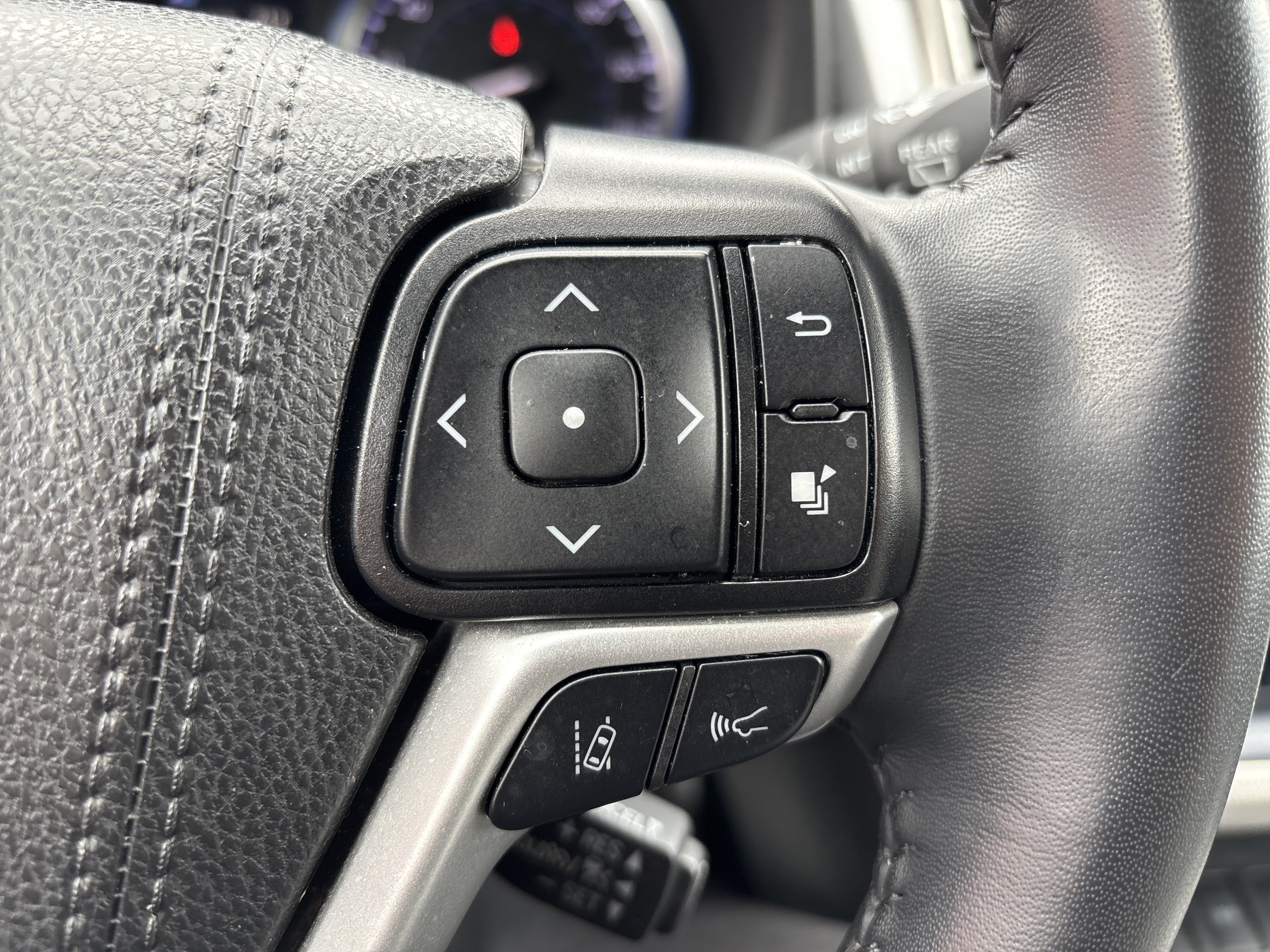 Used 2019 Toyota Highlander XLE AWD/4WD image 21