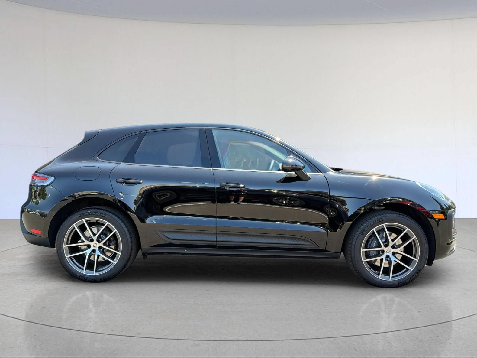 New 2026 Porsche Macan AWD/4WD image 9