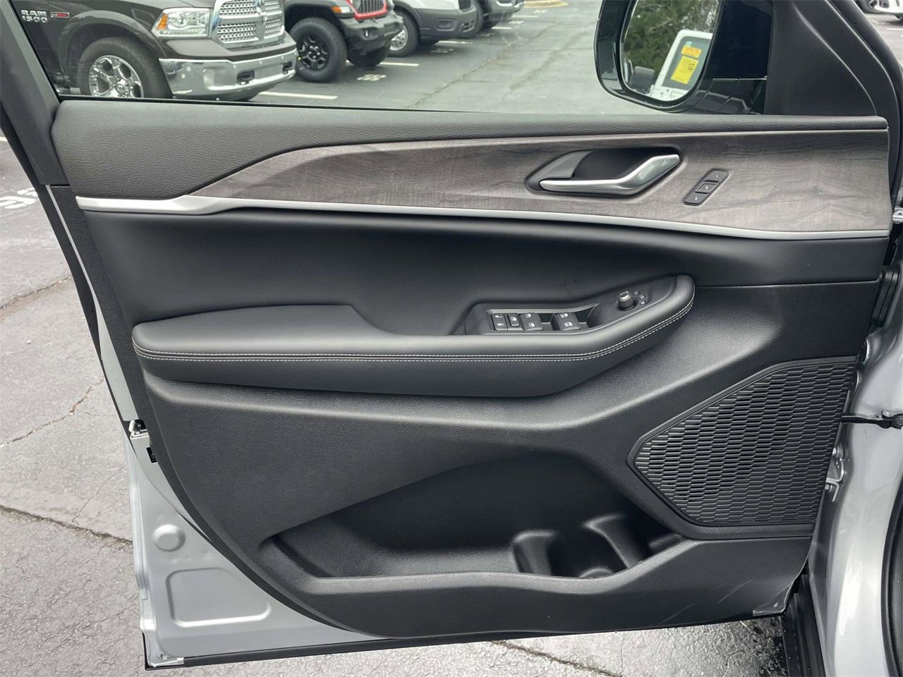 New 2025 Jeep Grand Cherokee L Limited image 28