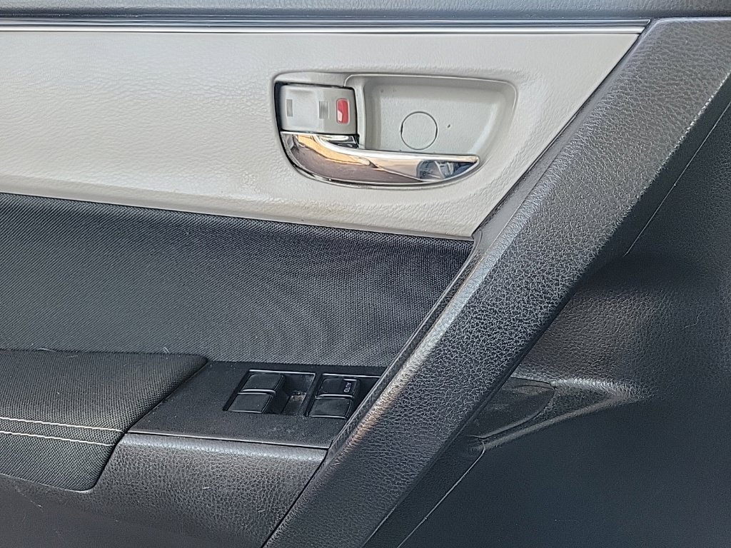 Used 2017 Toyota Corolla LE FWD image 11