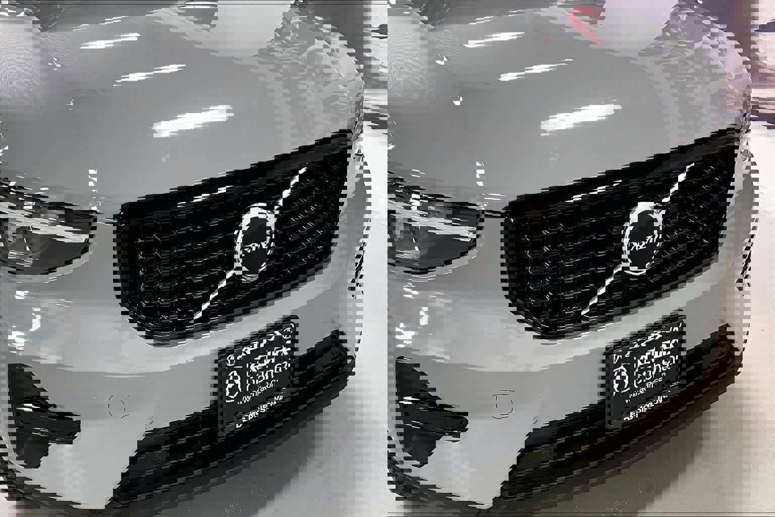 Used 2024 Volvo XC40 B5 Core image 31