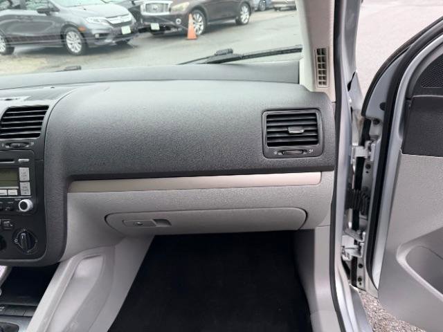 Used 2008 Volkswagen Rabbit S image 32