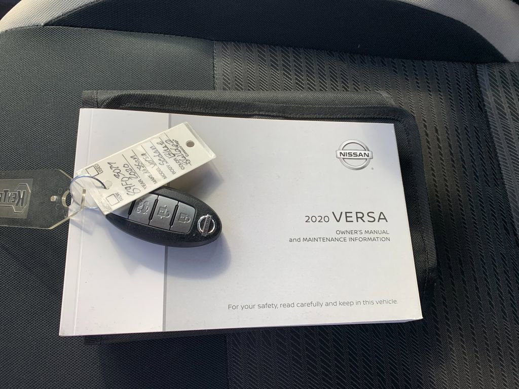 Used 2020 Nissan Versa SV image 9