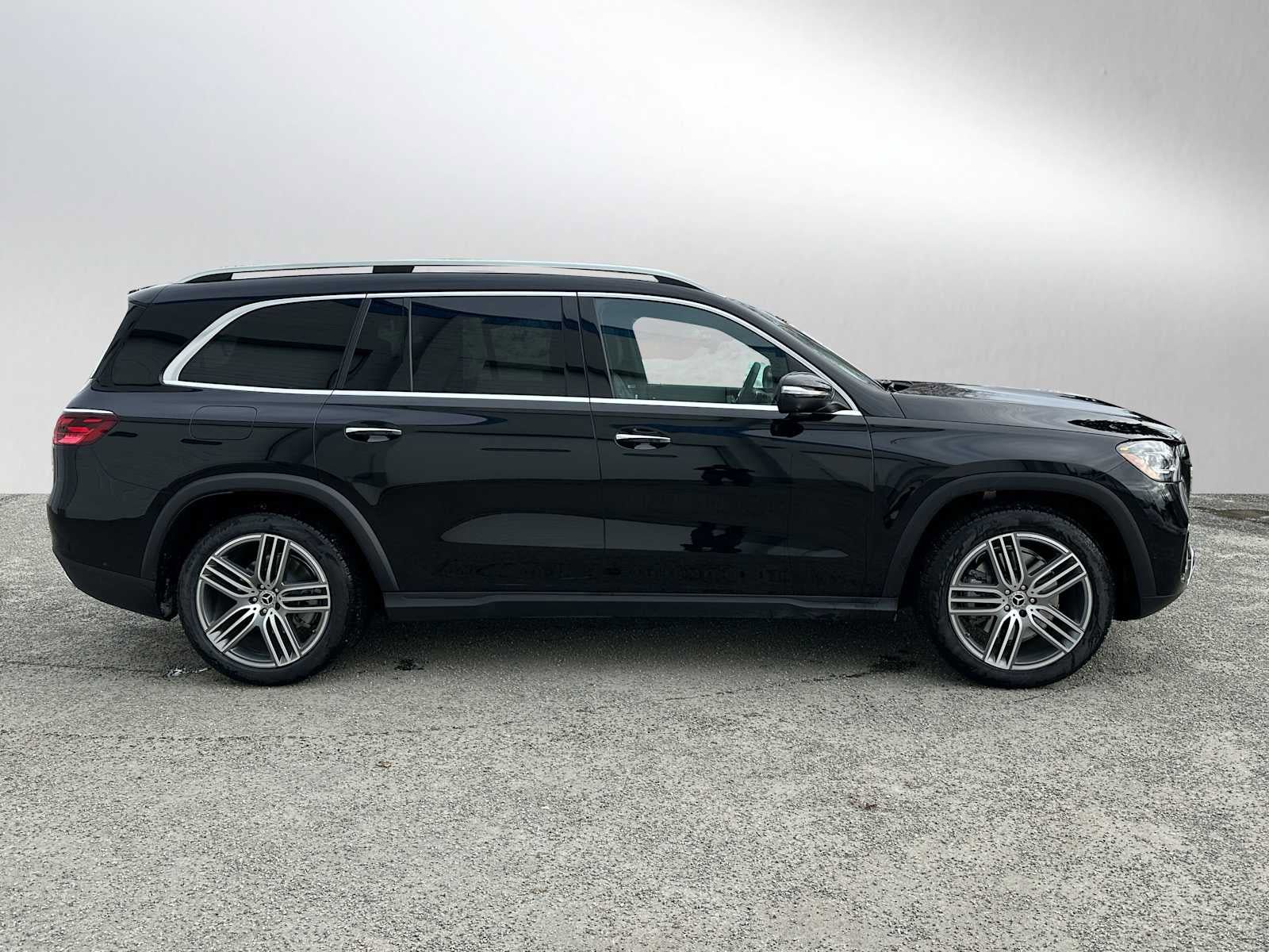 Used 2026 Mercedes-Benz GLS 450 4MATIC image 2