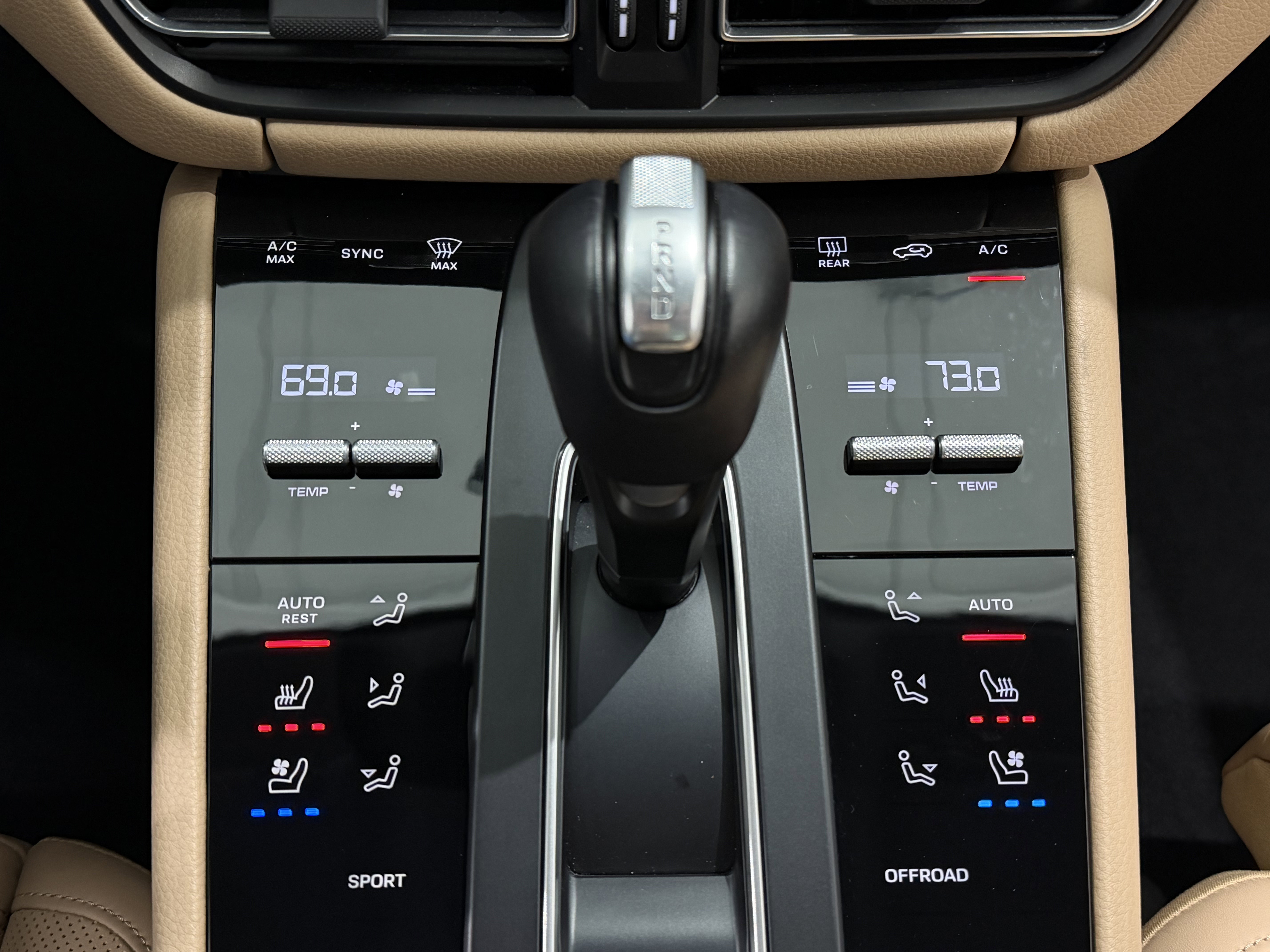 Certified 2025 Porsche Macan image 39