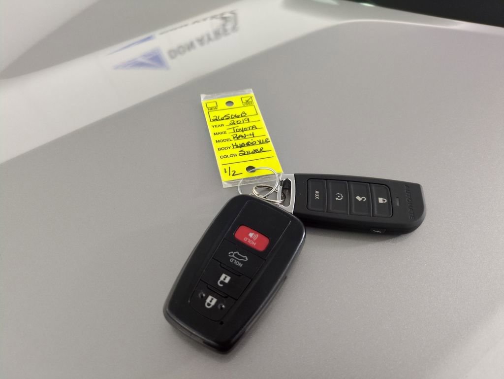 Used 2019 Toyota RAV4 XLE image 31