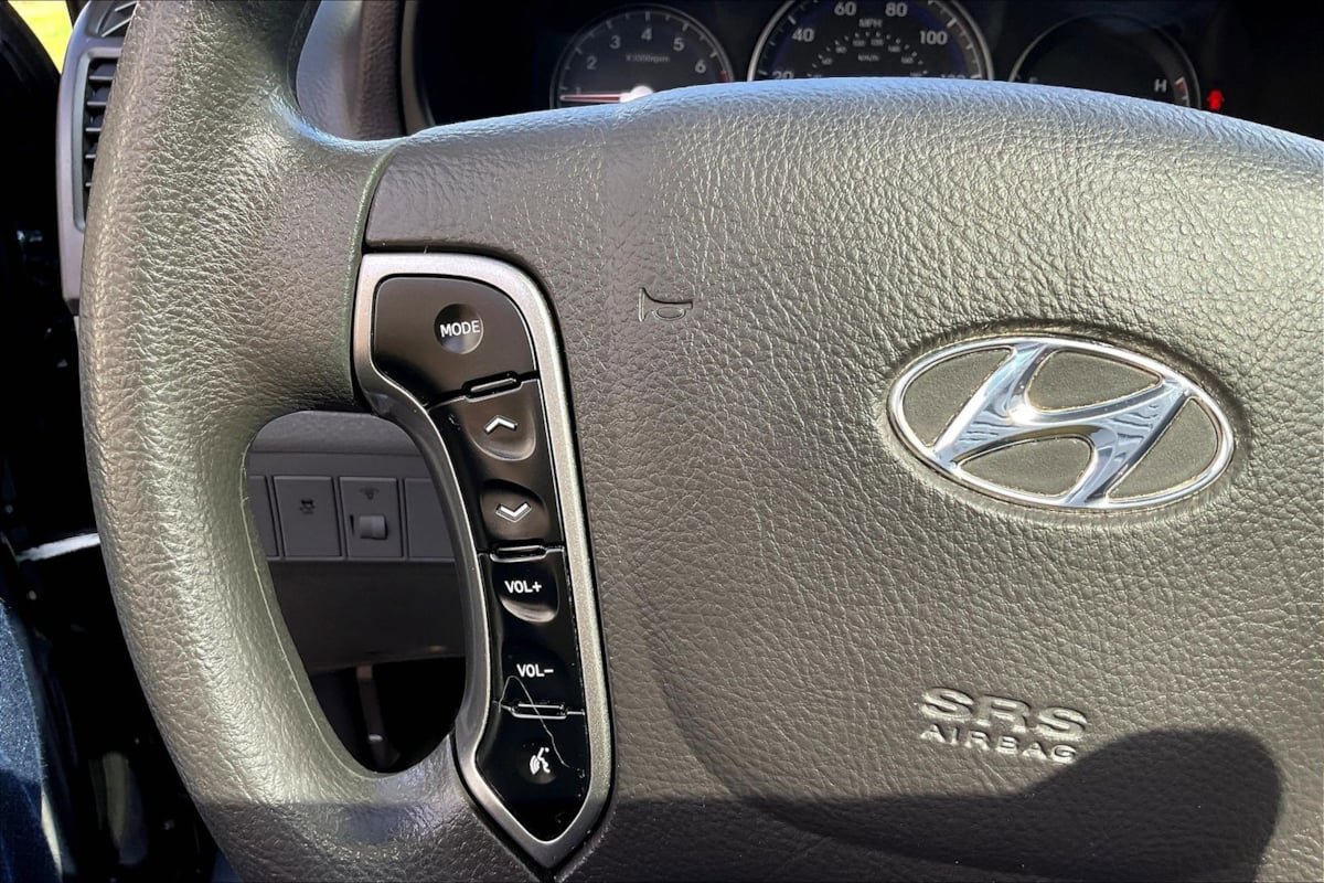 Used 2010 Hyundai Santa Fe GLS image 11