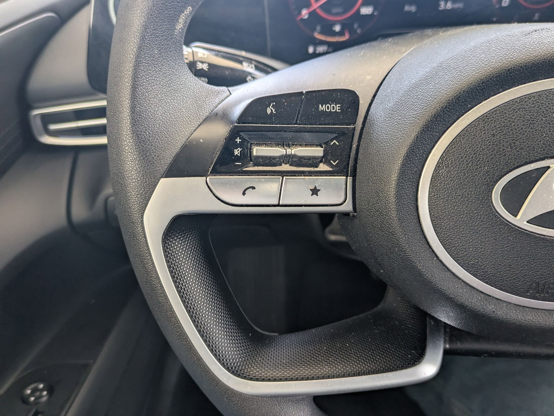 Certified 2024 Hyundai Elantra SEL FWD image 40