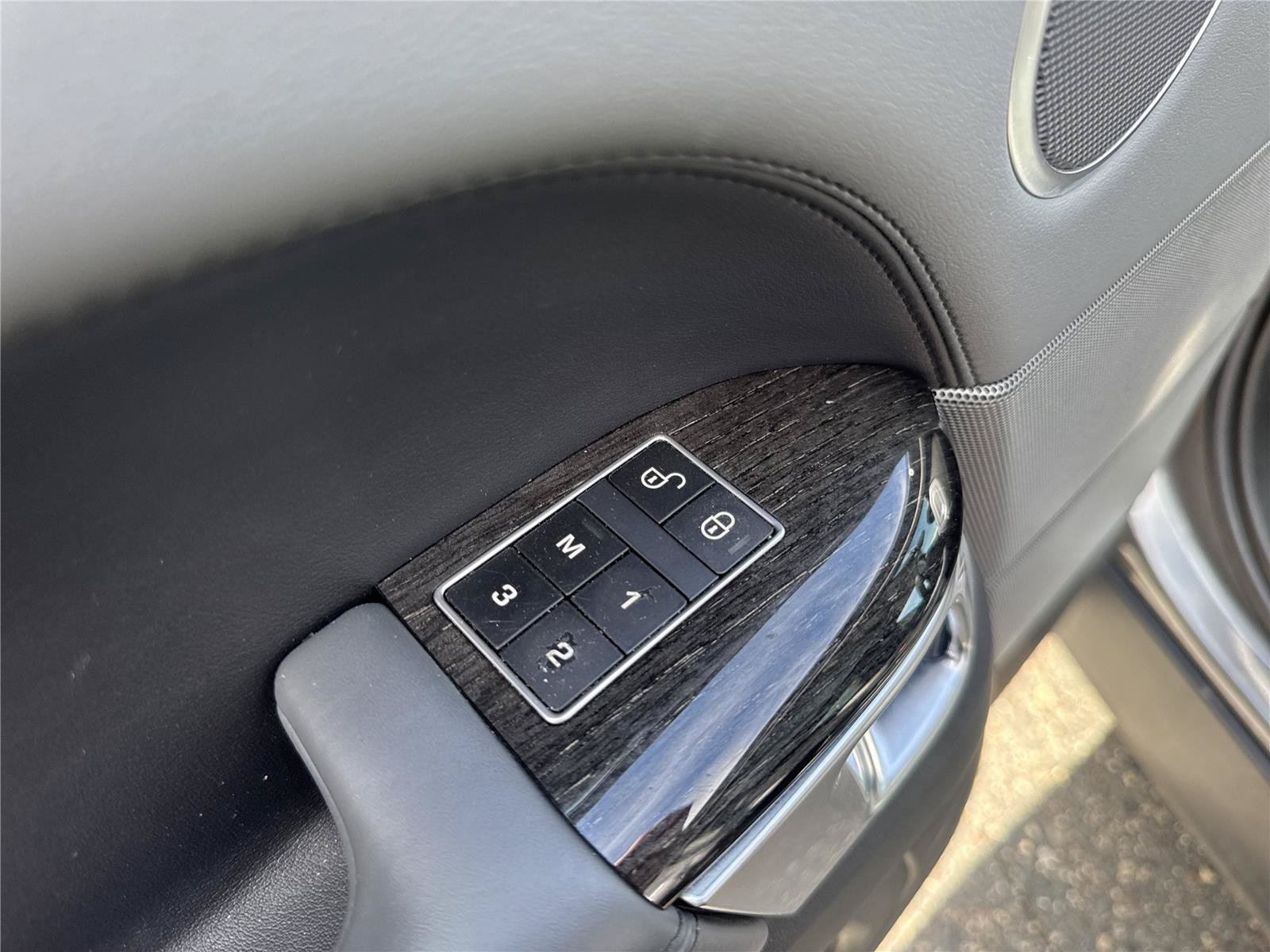Used 2015 Land Rover Range Rover Sport HSE AWD/4WD image 15