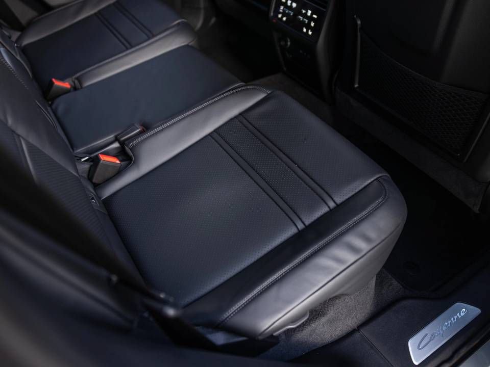 Certified 2026 Porsche Cayenne Coupe AWD/4WD image 40