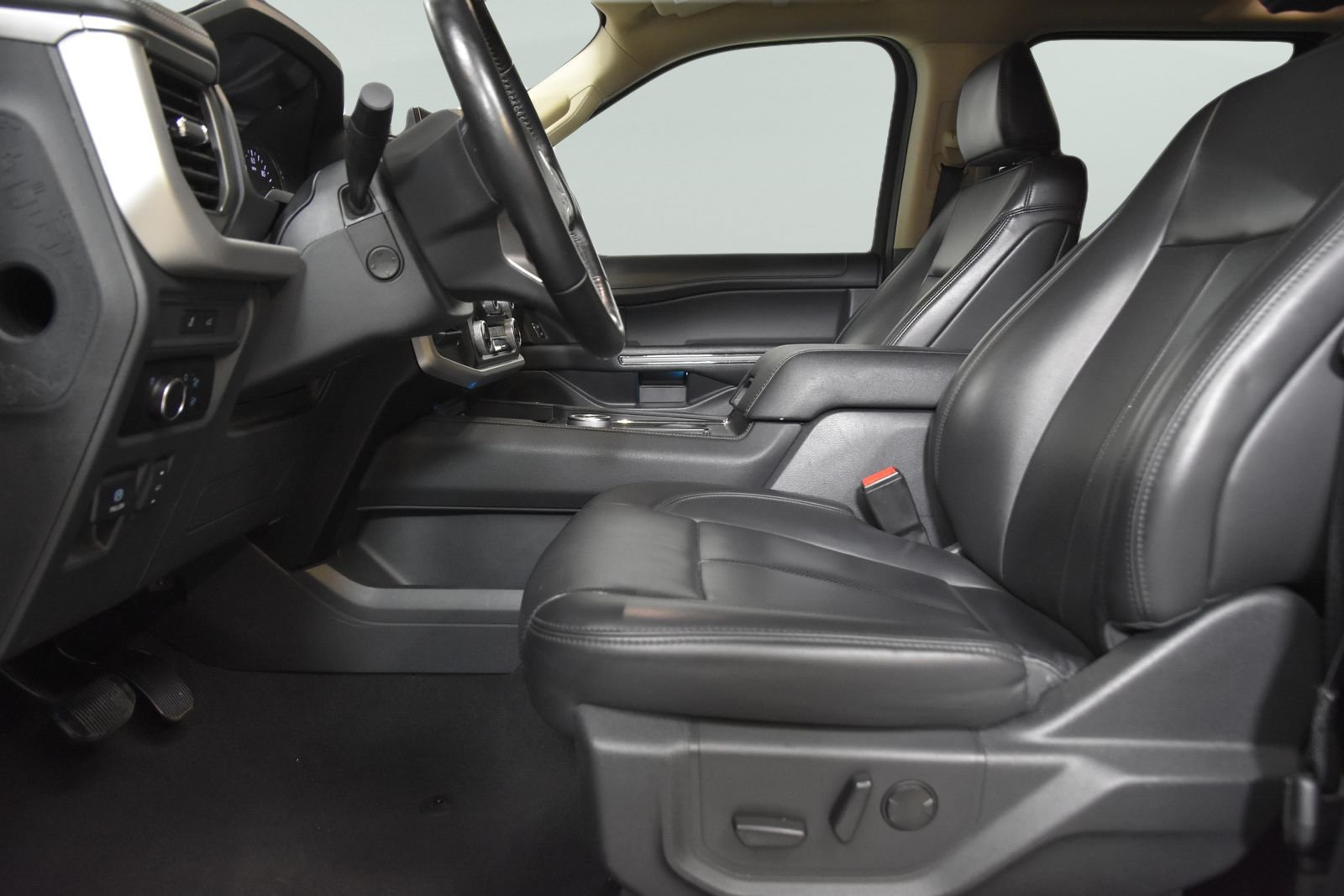 Used 2024 Ford Expedition XLT RWD image 13