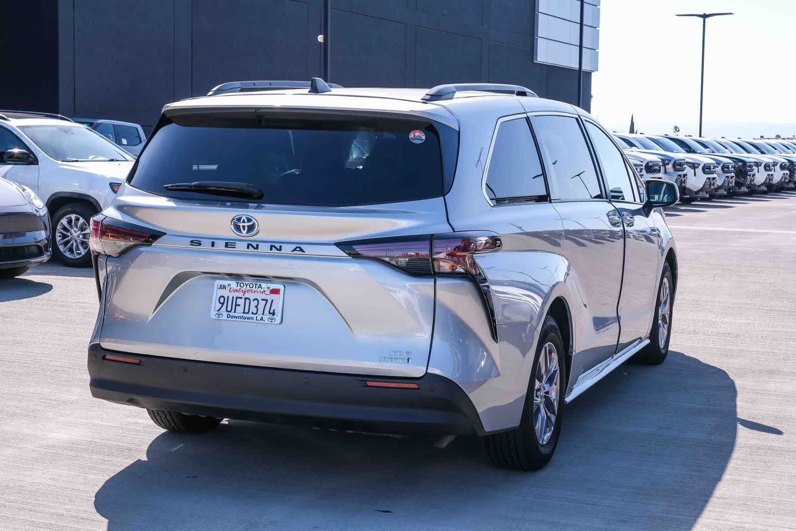 Certified 2023 Toyota Sienna XLE FWD image 4