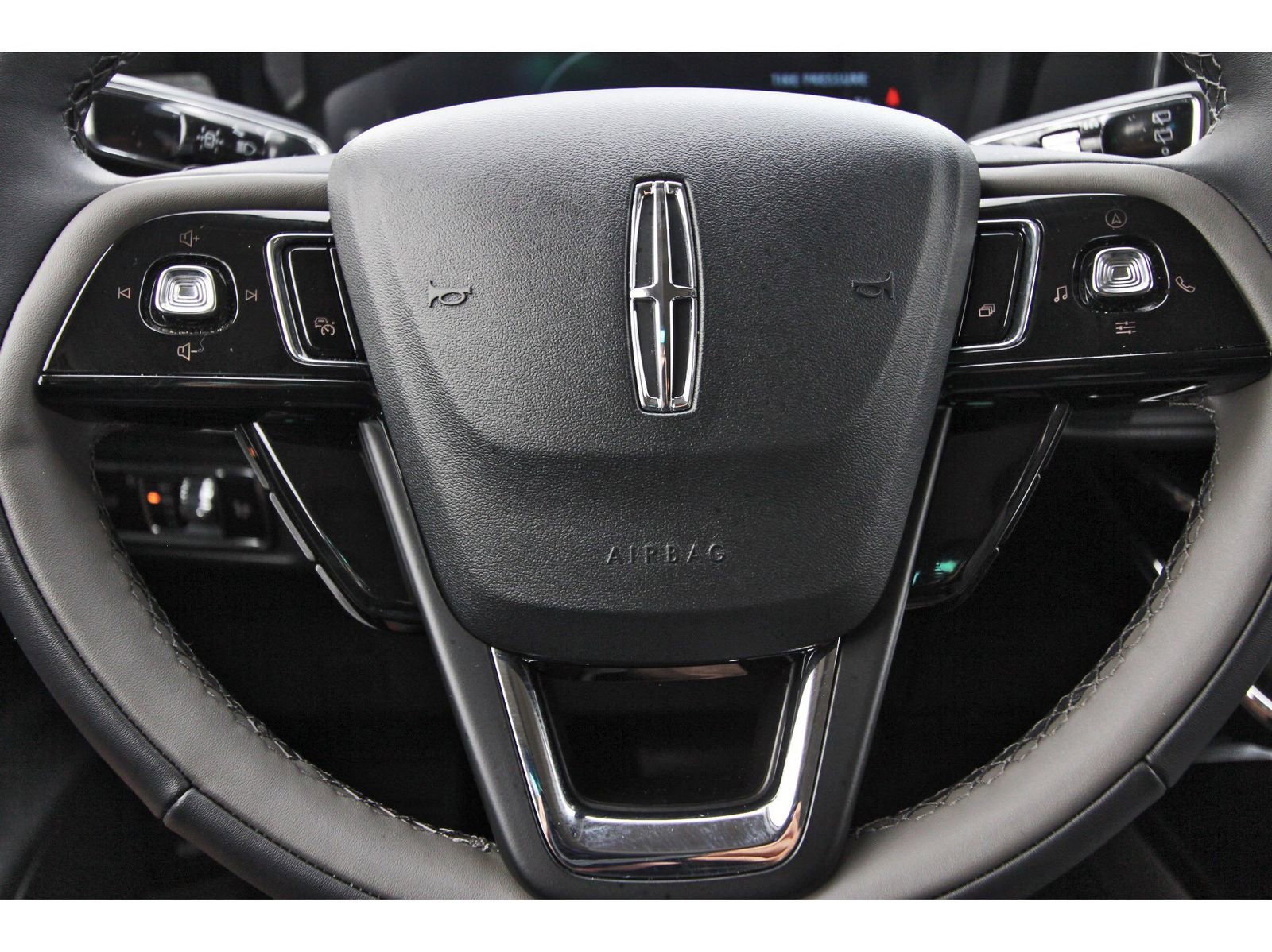 Used 2025 Lincoln Corsair FWD w/ Equipment Group 101A image 17