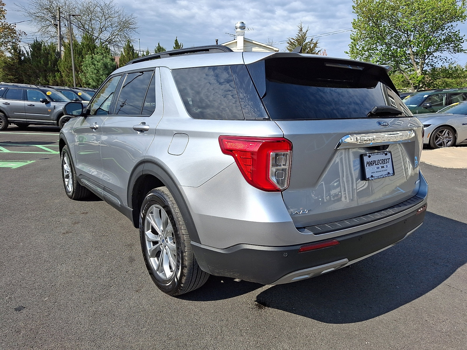 Used 2023 Ford Explorer XLT w/ Equipment Group 202A AWD/4WD image 7