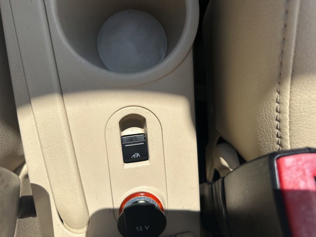 Used 2007 Volkswagen Beetle Convertible w/ Package 1 FWD image 31