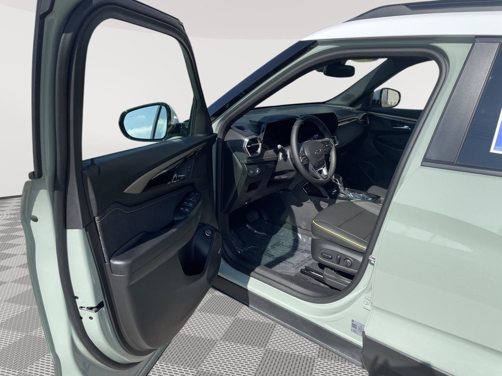 Used 2025 Chevrolet TrailBlazer ACTIV w/ Convenience Package image 19