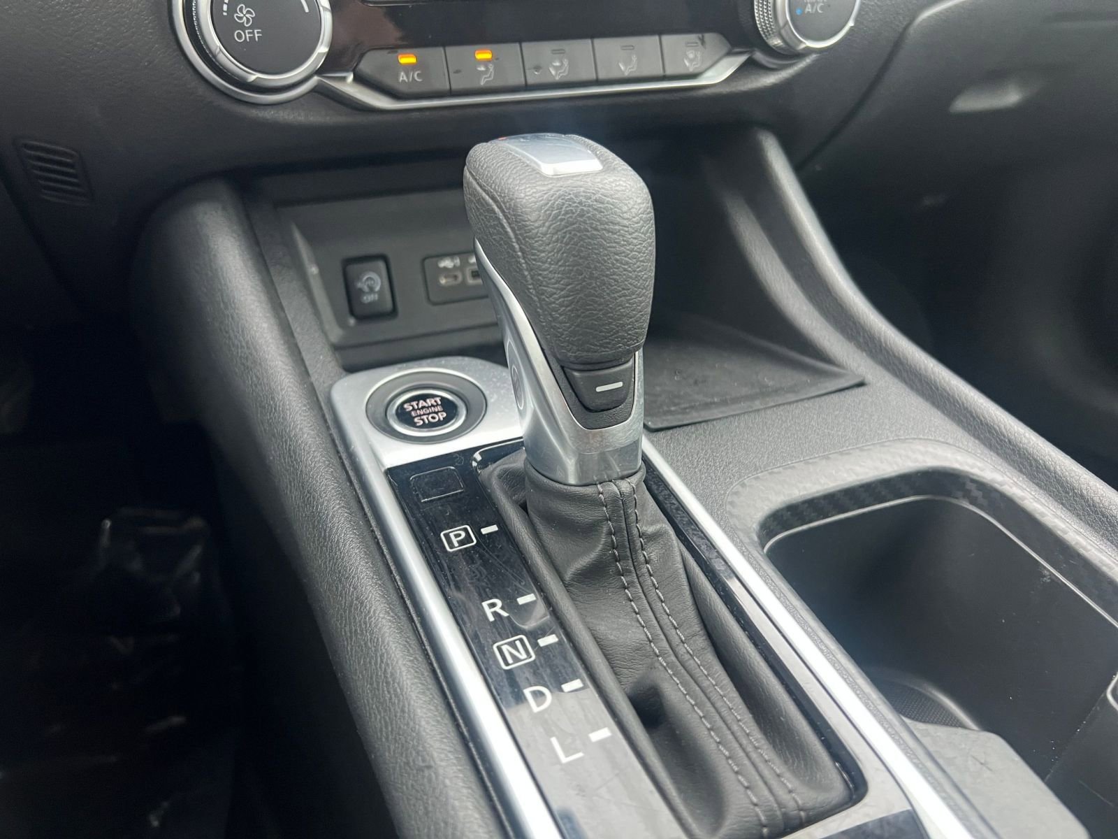 Used 2024 Nissan Sentra SV FWD image 39