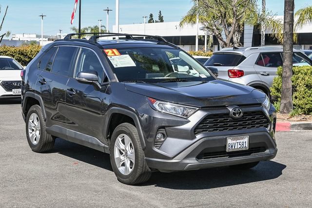 Used 2021 Toyota RAV4 XLE image 3
