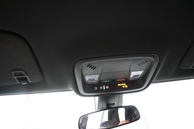 Used 2022 Chevrolet Traverse LT FWD image 12