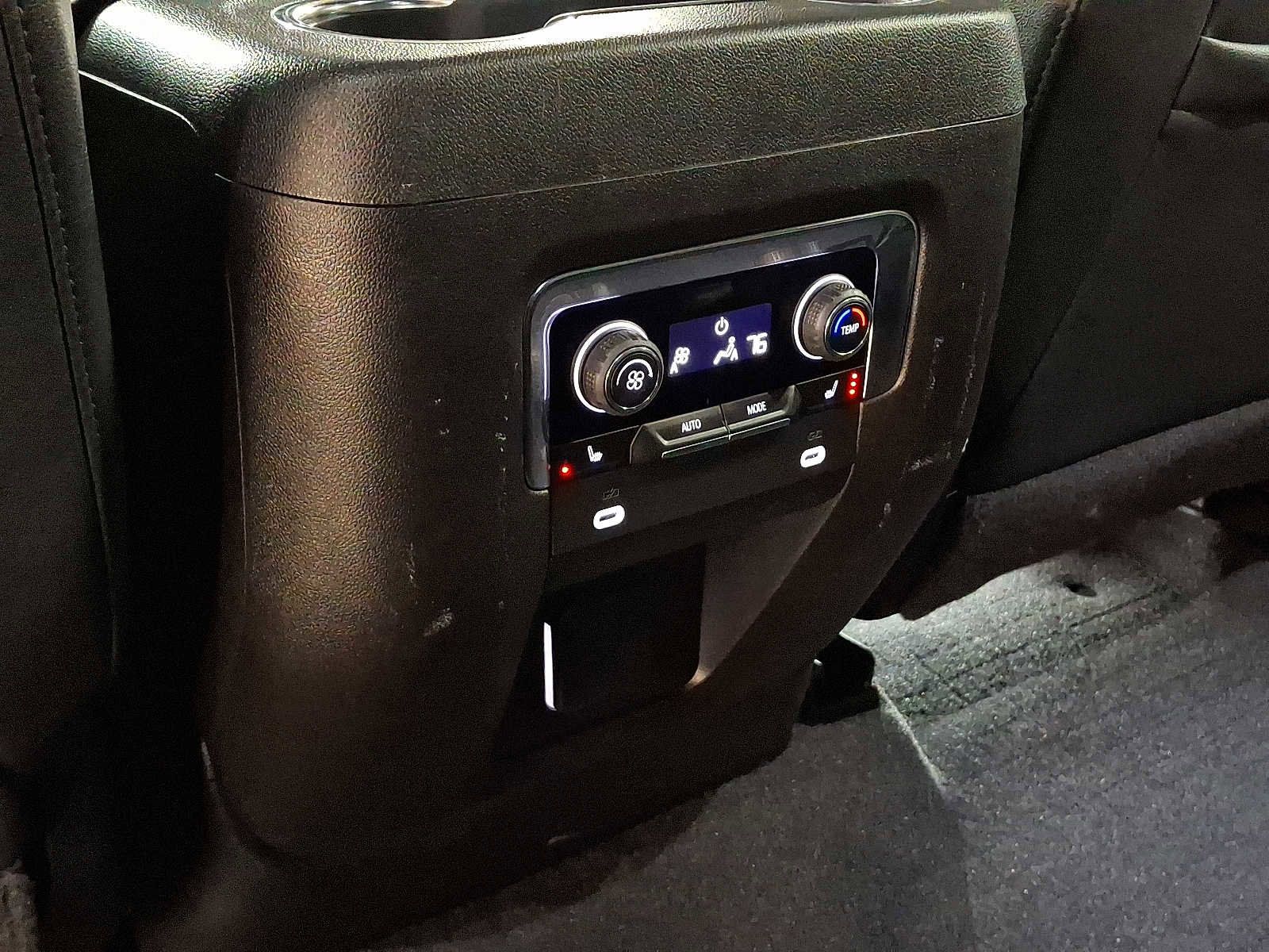 Used 2024 Chevrolet Tahoe Z71 w/ Luxury Package image 13