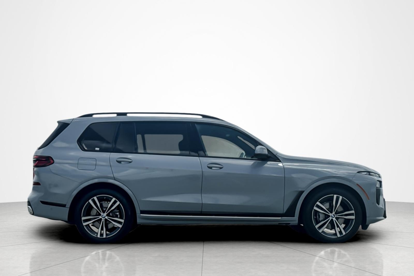 Used 2023 BMW X7 xDrive40i w/ M Sport Package AWD/4WD image 6