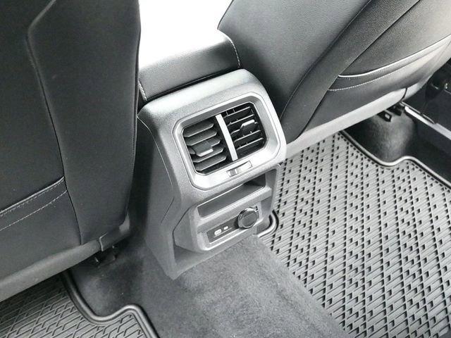 Used 2021 Volkswagen Tiguan SE R-Line image 16