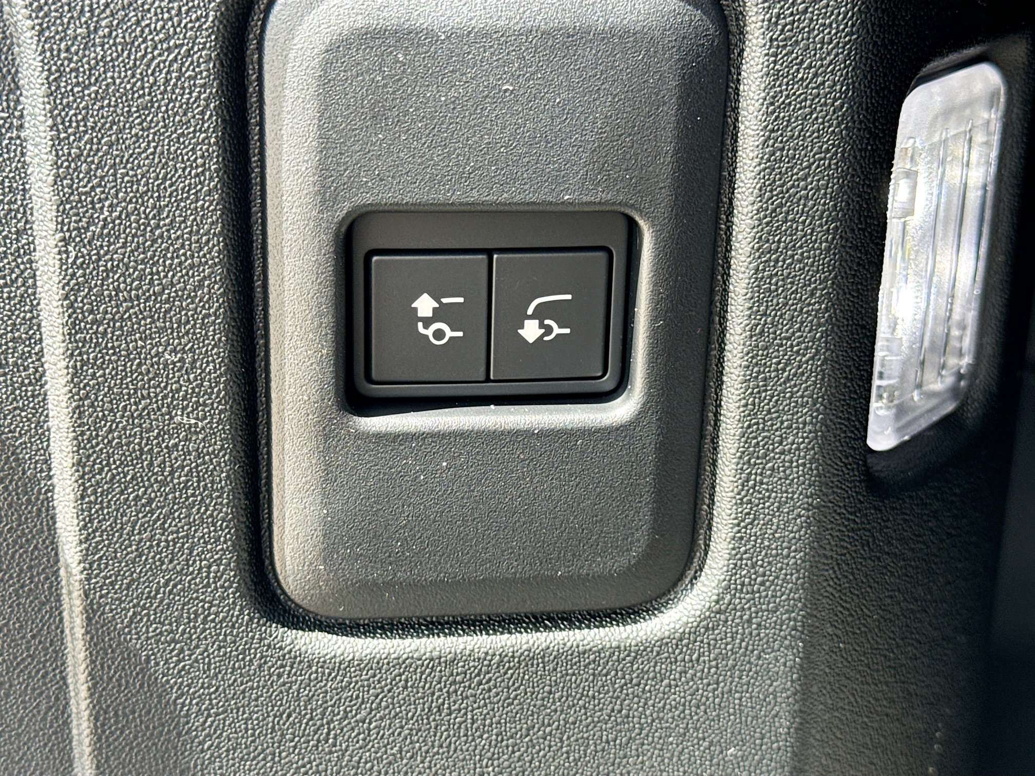New 2026 Land Rover Defender 110 X-Dynamic SE AWD/4WD image 13