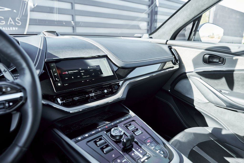 Used 2025 Aston Martin DBX 707 image 64