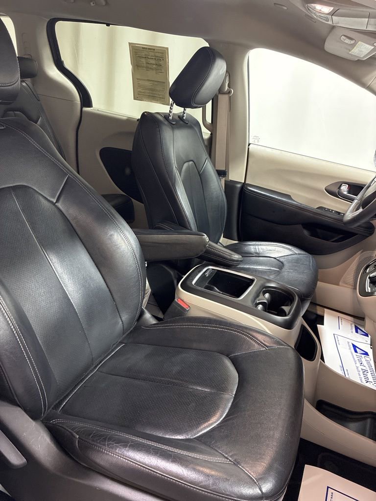 Used 2022 Chrysler Pacifica Touring-L FWD image 30
