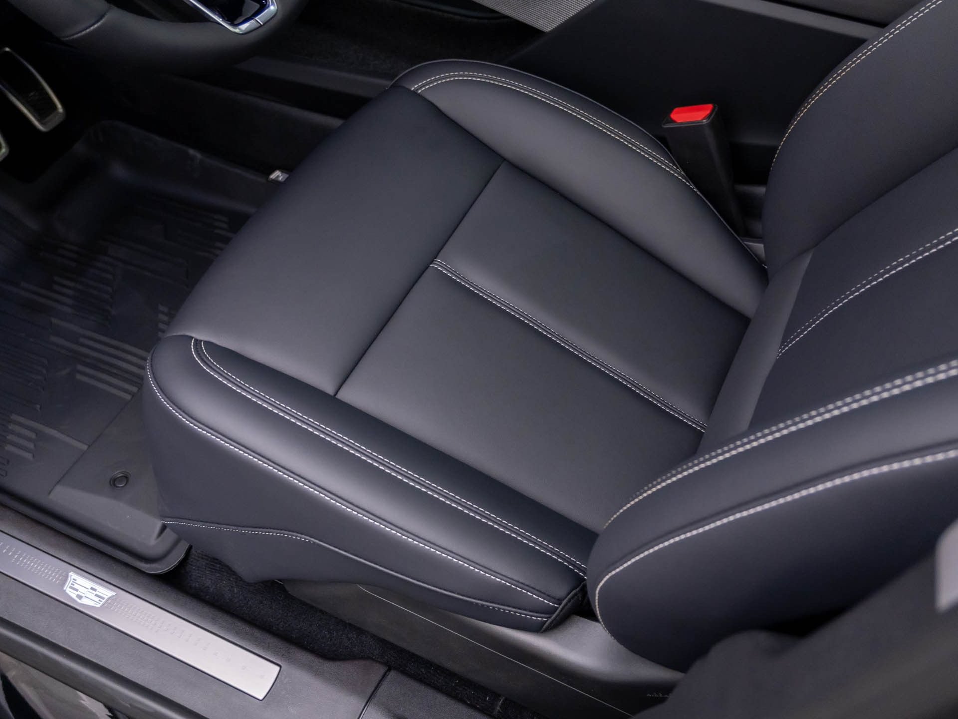 New 2027 Cadillac Optiq Sport w/ LPO, Floor Liner Package AWD/4WD image 14