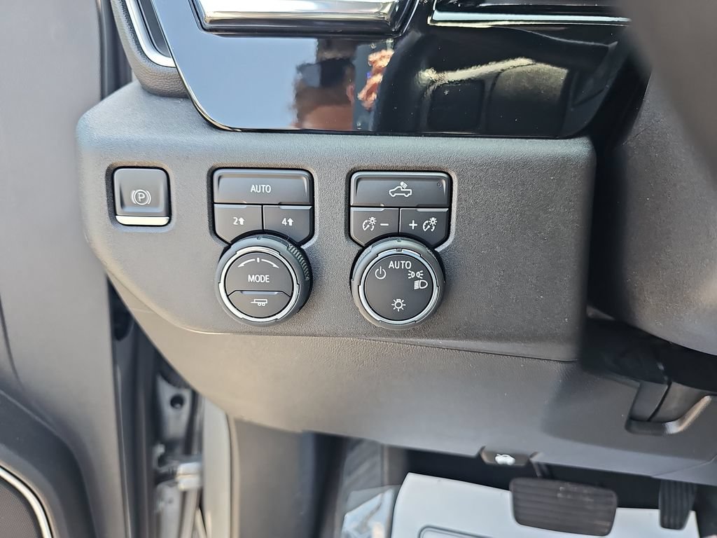 Used 2023 Chevrolet Silverado 1500 LT AWD/4WD image 35