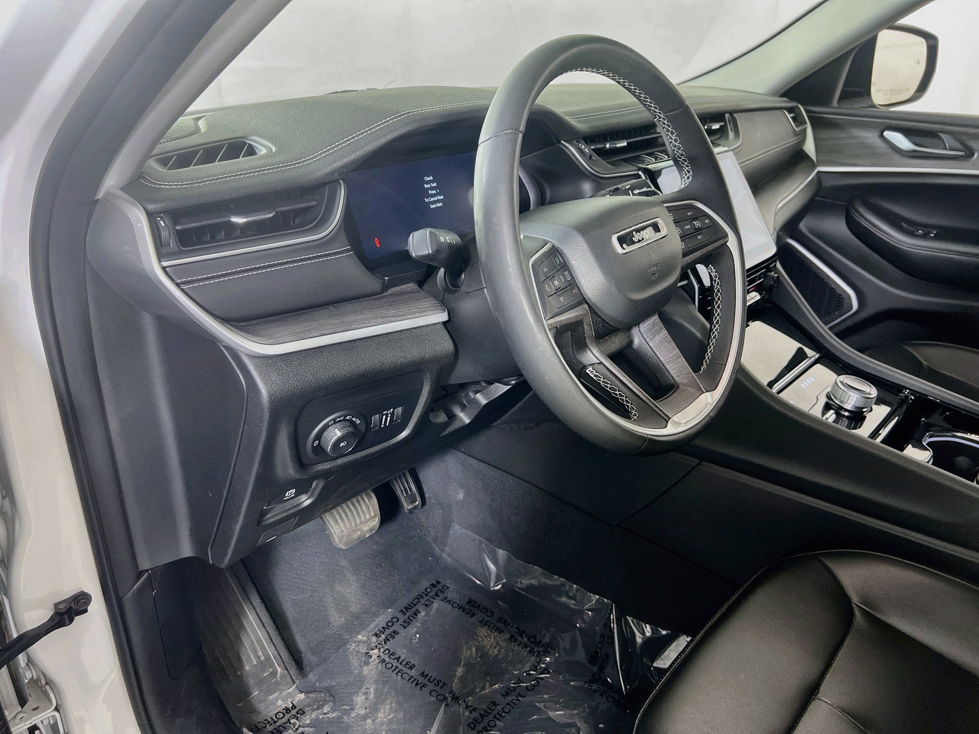 Used 2023 Jeep Grand Cherokee Limited AWD/4WD image 9
