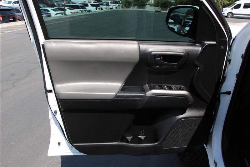 Used 2019 Toyota Tacoma SR5 AWD/4WD image 13