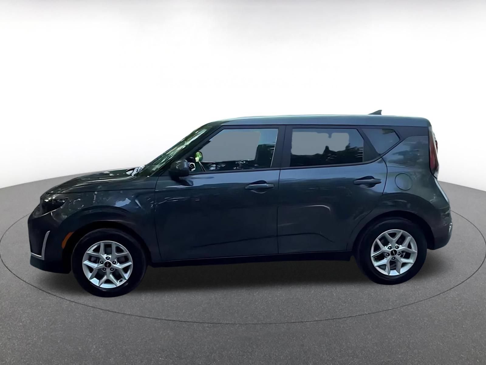 Used 2025 Kia Soul LX w/ LX Technology Package FWD image 9
