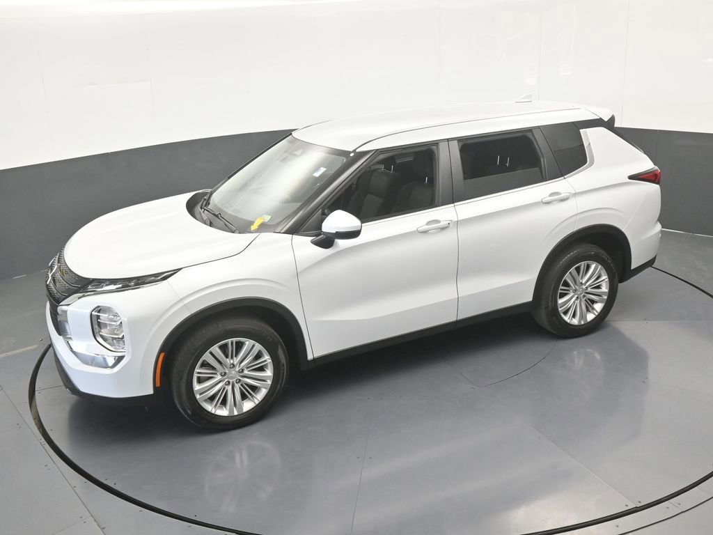 Used 2023 Mitsubishi Outlander ES image 47