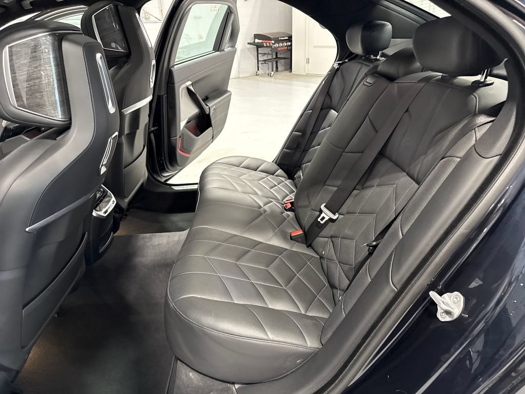 Used 2024 BMW 740i xDrive AWD/4WD image 39