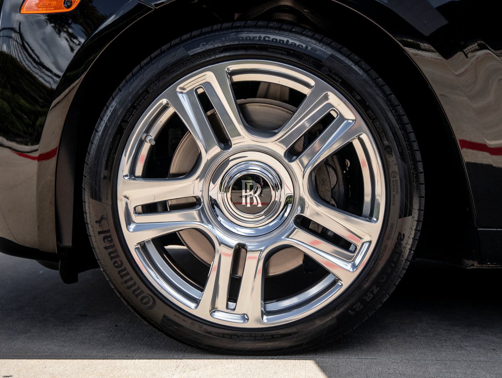 Used 2015 Rolls-Royce Ghost RWD image 14
