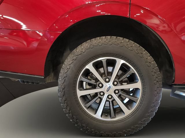 Used 2019 Ford Expedition XLT w/ Equipment Group 202A AWD/4WD image 36