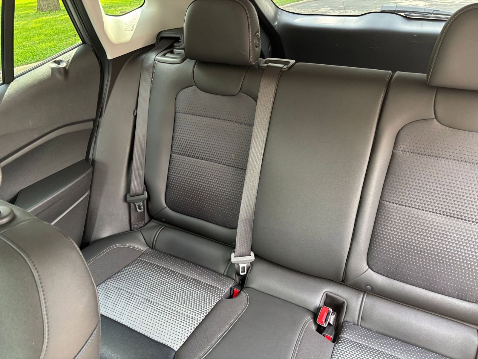 Used 2025 Chevrolet Trax LT FWD image 34