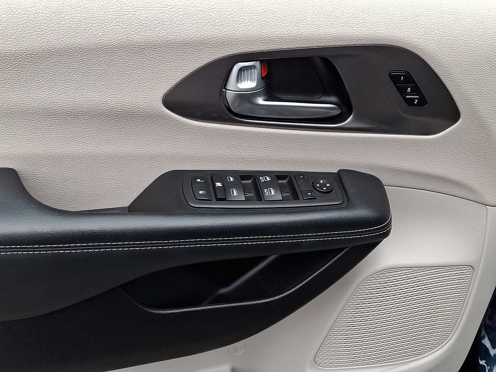 Certified 2023 Chrysler Pacifica Touring-L FWD image 16