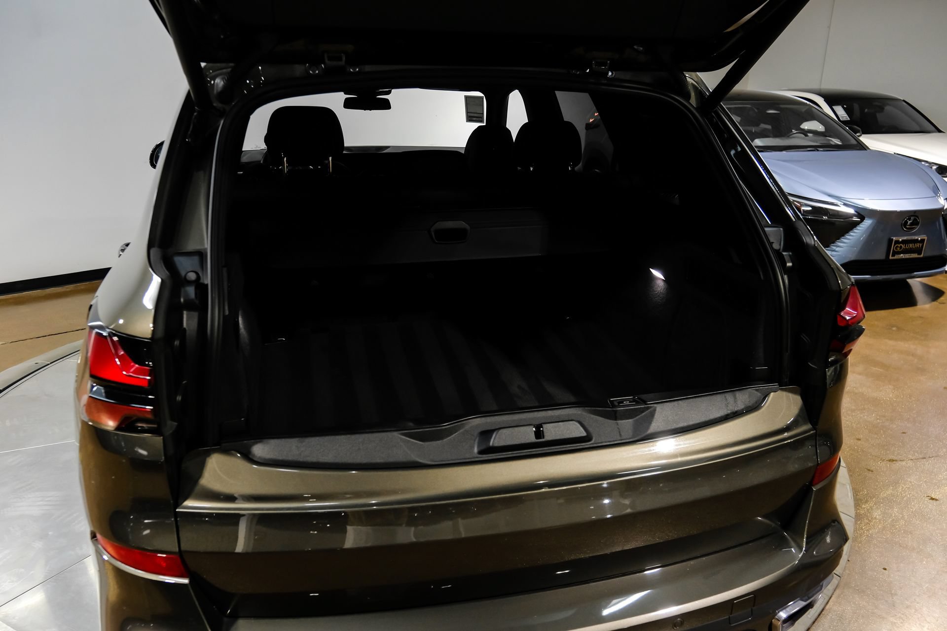 Used 2024 BMW X5 sDrive40i w/ M Sport Package RWD image 64