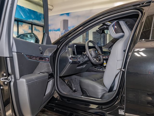 Used 2026 BMW 760i xDrive w/ Executive Package AWD/4WD image 13