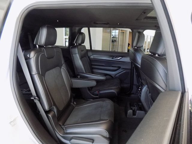 New 2024 Jeep Grand Cherokee L Altitude AWD/4WD image 25