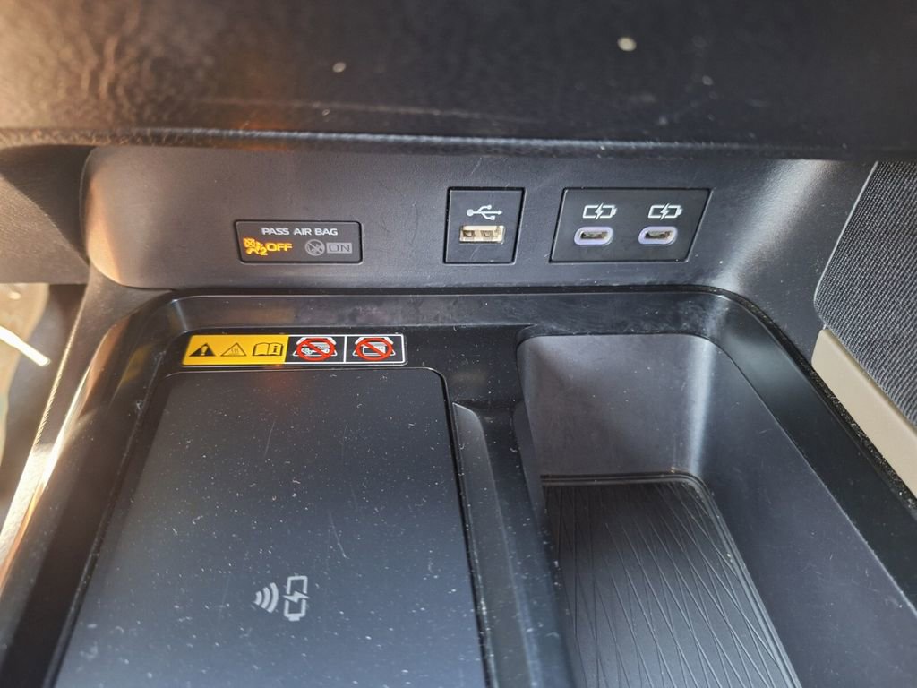 Used 2025 Toyota Camry SE image 17