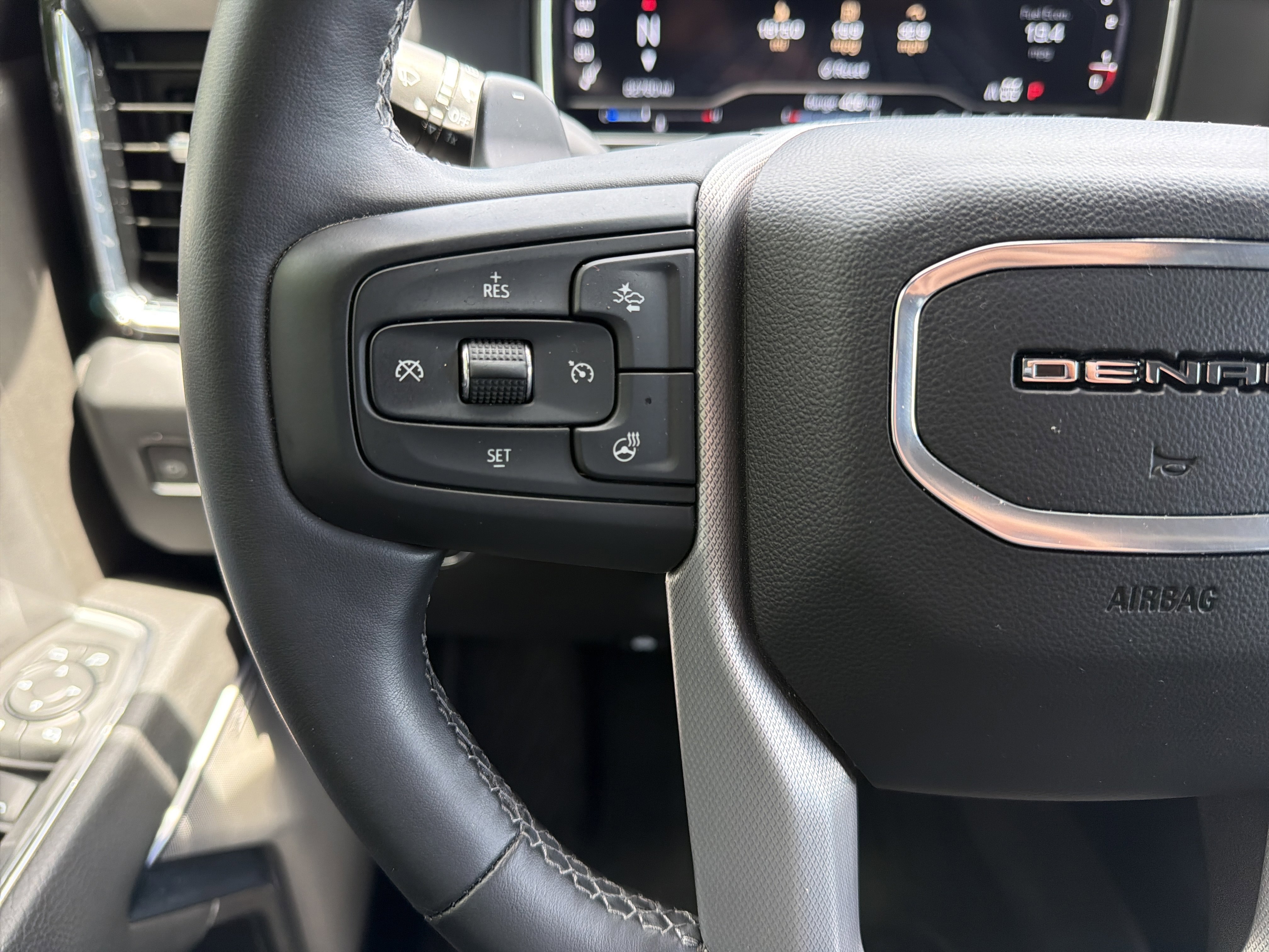 Used 2023 GMC Sierra 1500 Denali w/ Technology Package AWD/4WD image 19